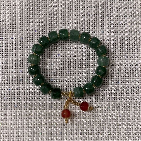 Handmade Green Jade Stretch Bracelet with Small Rust Tasseled Design - Picture 4 of 4
